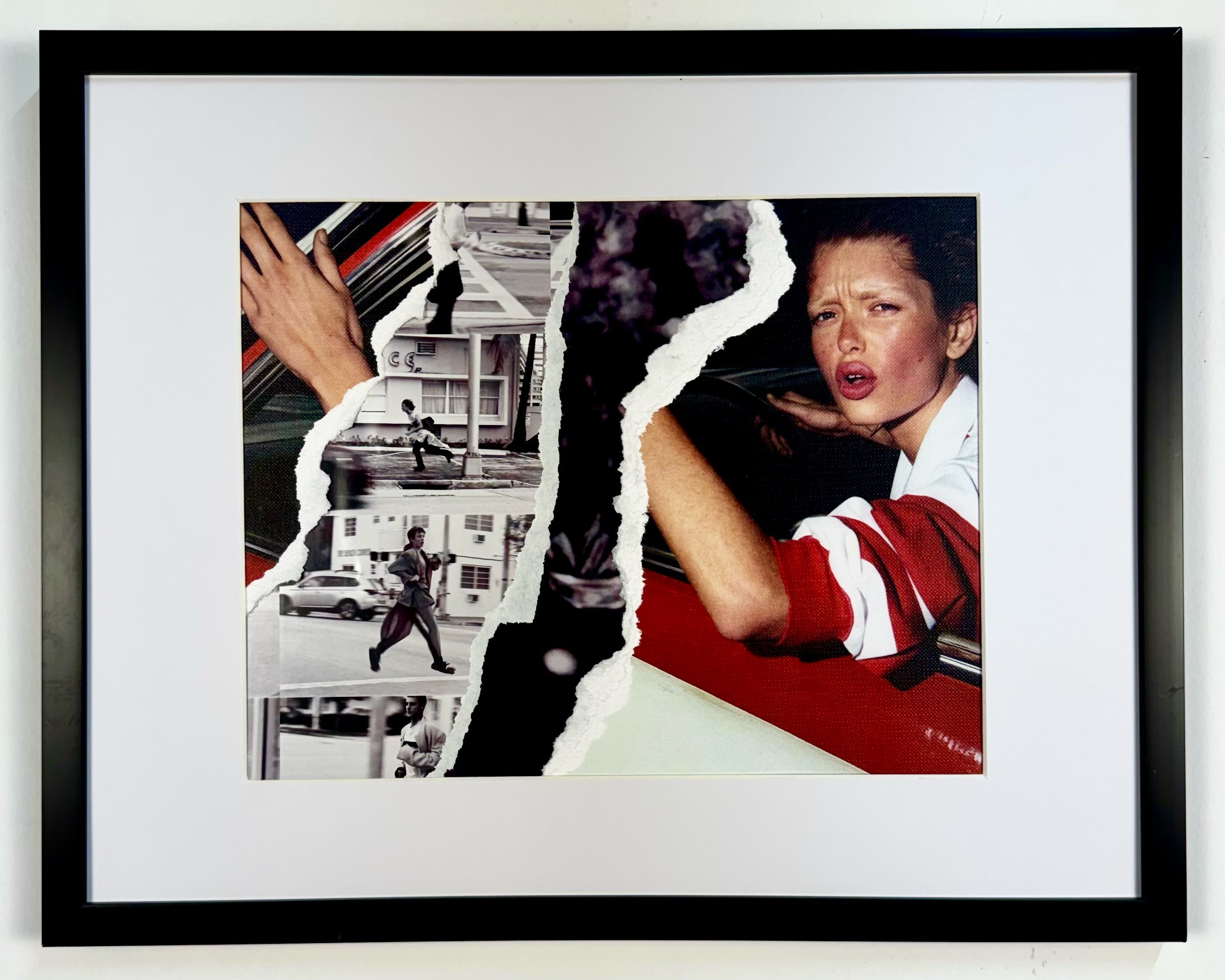 Framed collage with a撕裂的边框
